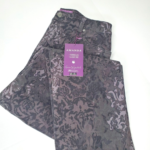 Gloria Vanderbilt Denim - **3/$15** Gloria Vanderbilt Amanda 6 average jeans